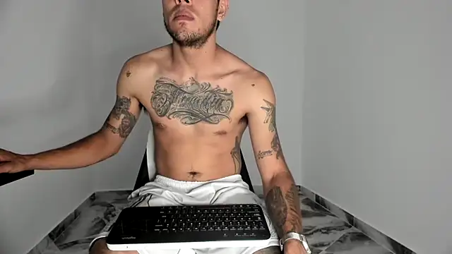 mikee scooth online show from November 8, 4:40 pm