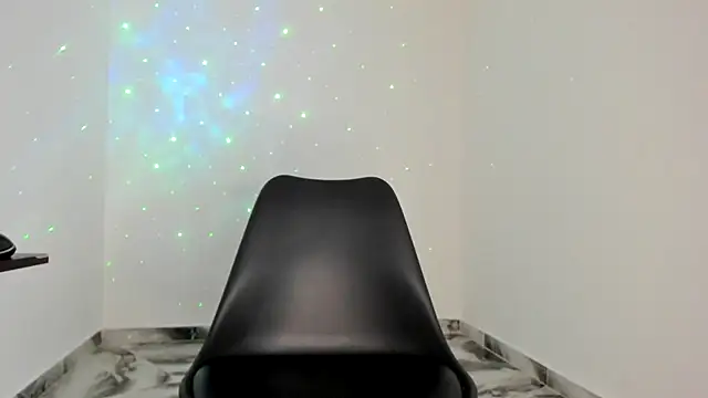 Snapshot of mikee_scooth chatting on February 20, 3:01 pm mikee scooth online show from February 20, 3:01 pm