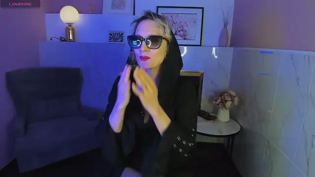 Queen Anna  online show from January 23, 7:51 pm