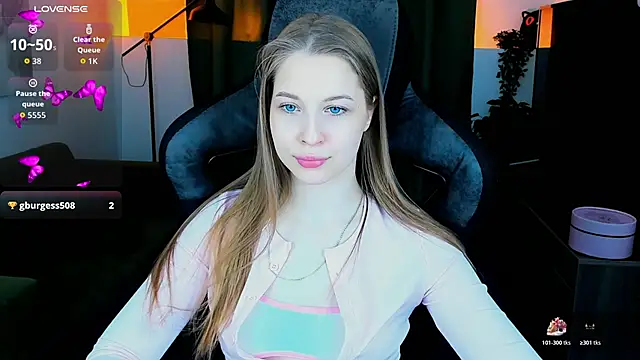 CuteMousee online show from March 10, 8:52 am