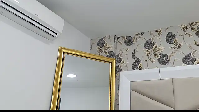 AlizonMoreti online show from October 16, 1:01 pm