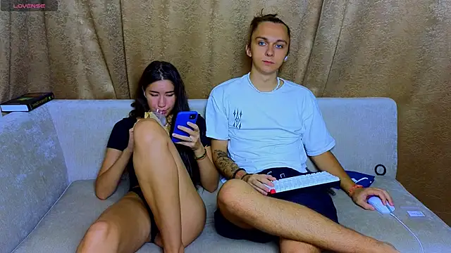 Snapshot of do_u_know_them chatting on January 3, 9:47 am do u know them online show from January 3, 9:47 am