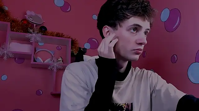 Snapshot of LukeSweet chatting on December 21, 11:28 am LukeSweet online show from December 21, 11:28 am