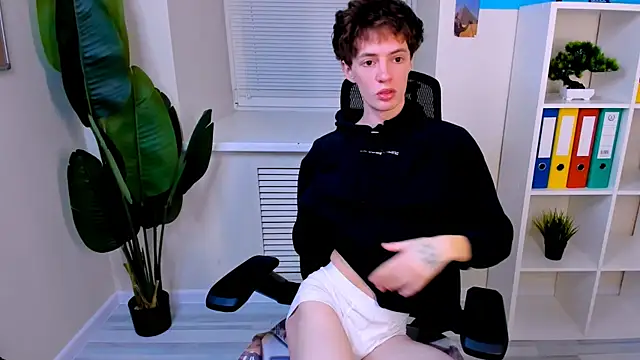 Snapshot of LukeSweet chatting on January 14, 10:54 am LukeSweet online show from January 14, 10:54 am