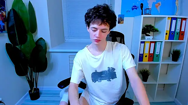 Snapshot of LukeSweet chatting on January 19, 11:14 am LukeSweet online show from January 19, 11:14 am