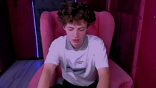 Snapshot of LukeSweet chatting on February 7, 11:47 am LukeSweet online show from February 7, 11:47 am