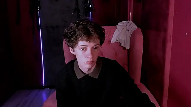 Snapshot of LukeSweet chatting on February 11, 10:20 am LukeSweet online show from February 11, 10:20 am