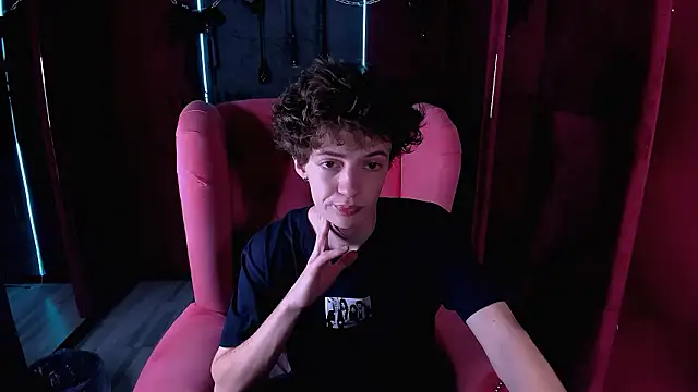 Snapshot of LukeSweet chatting on February 22, 4:49 pm LukeSweet online show from February 22, 4:49 pm