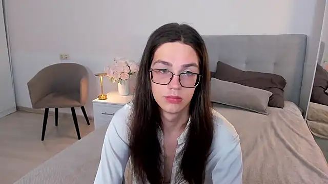 Alfreda Mills online show from September 21, 10:50 am