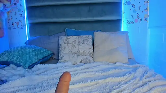 MelodiLovee  online show from December 24, 3:47 pm