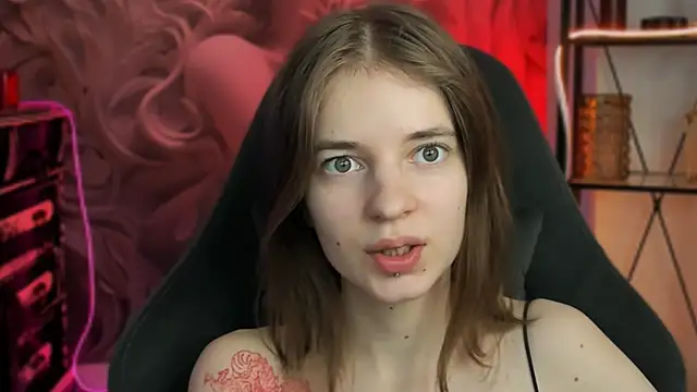 TinaDavil online show from February 4, 5:45 pm