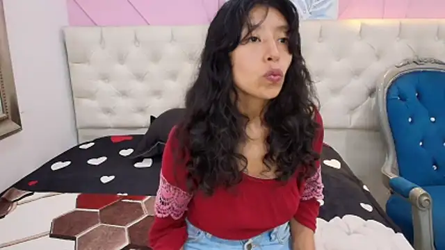karolinee 66  online show from May 26, 4:30 am