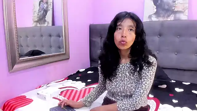 karolinee 66  online show from May 30, 4:53 am