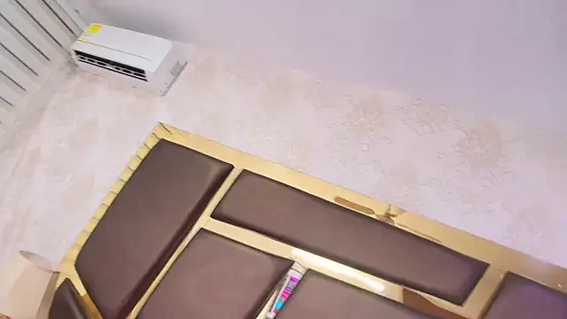 ZoehRoux online show from January 28, 8:04 am