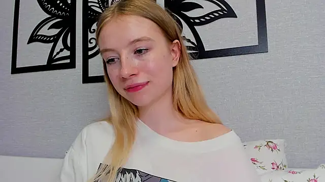 minidivaa  online show from January 25, 2:15 am