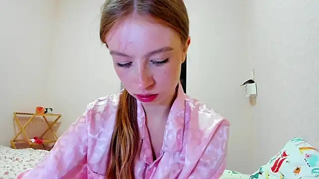 minidivaa  online show from July 7, 8:35 pm