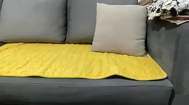 4small4inchlol online show from January 25, 4:57 pm