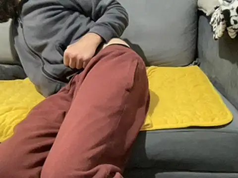 4small4inchlol online show from February 10, 9:47 am