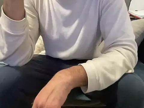 4small4inchlol online show from February 28, 6:53 pm