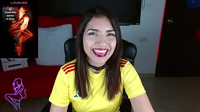 Carolaine69  online show from September 9, 1:21 pm