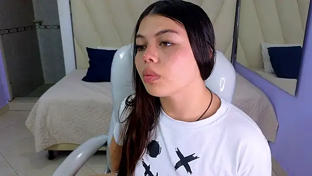 Snapshot of Sexy_paradise18_ chatting on December 22, 3:44 am Sexy paradise18 online show from December 22, 3:44 am