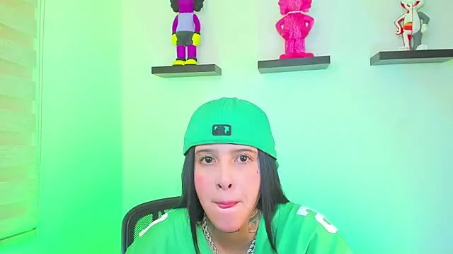 Gangster Girl online show from December 14, 2:23 am