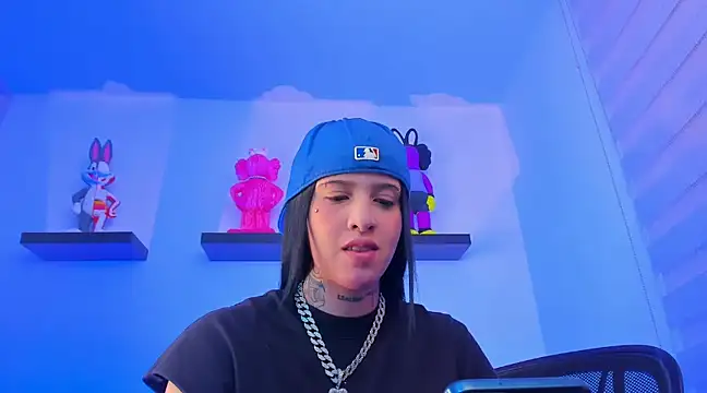 Gangster Girl online show from December 15, 12:18 am