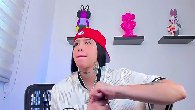 Gangster Girl online show from December 29, 1:17 pm