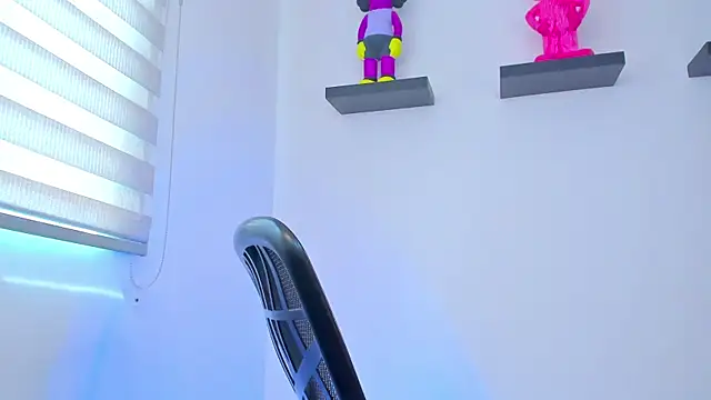 Gangster Girl online show from December 29, 6:38 pm