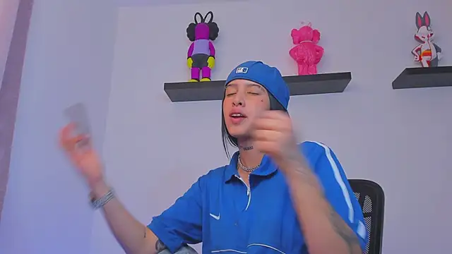 Gangster Girl online show from February 16, 11:05 pm