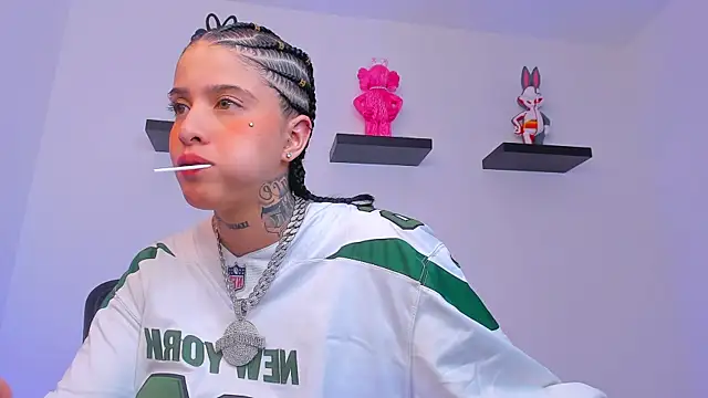 Gangster Girl online show from February 21, 1:55 am