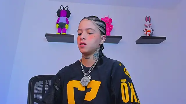 Gangster Girl online show from February 23, 1:24 am