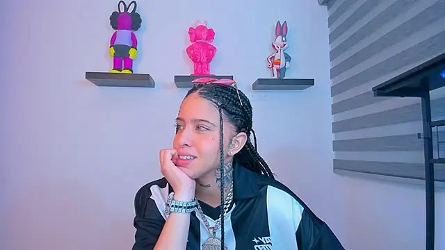 Gangster Girl online show from October 5, 6:50 pm