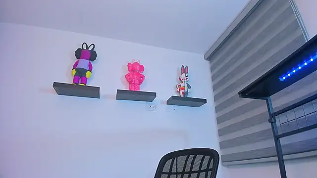 Gangster Girl online show from November 22, 12:31 am