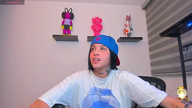 Gangster Girl online show from February 7, 3:32 am