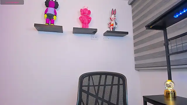 Gangster Girl online show from March 17, 11:30 pm