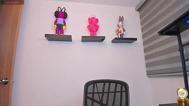 Gangster Girl online show from March 24, 5:01 am