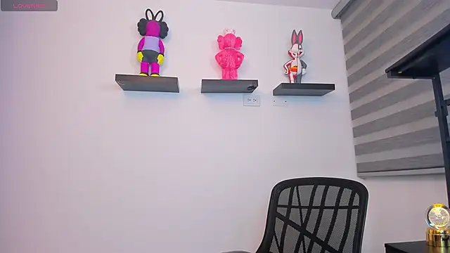 Gangster Girl online show from March 24, 11:32 pm