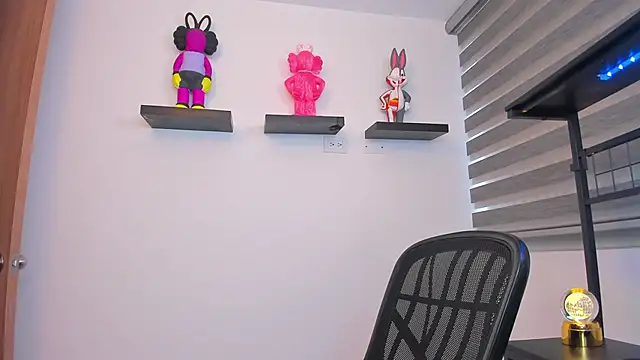 Gangster Girl online show from April 10, 5:39 pm