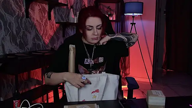 Lana  May online show from December 17, 9:15 am