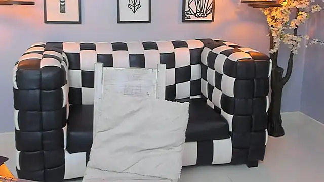 SARAFOXX  online show from December 6, 12:23 am