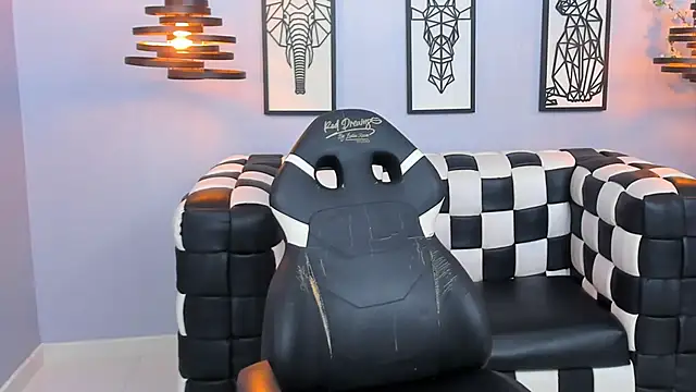 SARAFOXX  online show from December 8, 6:06 pm