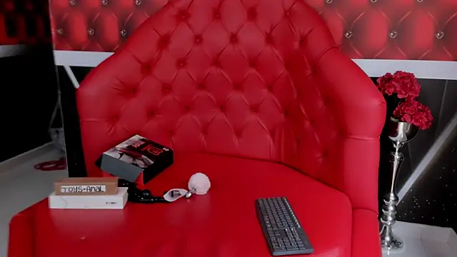 SARAFOXX  online show from March 12, 2:45 pm