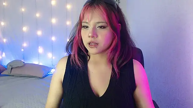 Snapshot of mixie_cute chatting on December 31, 11:06 pm mixie cute online show from December 31, 11:06 pm