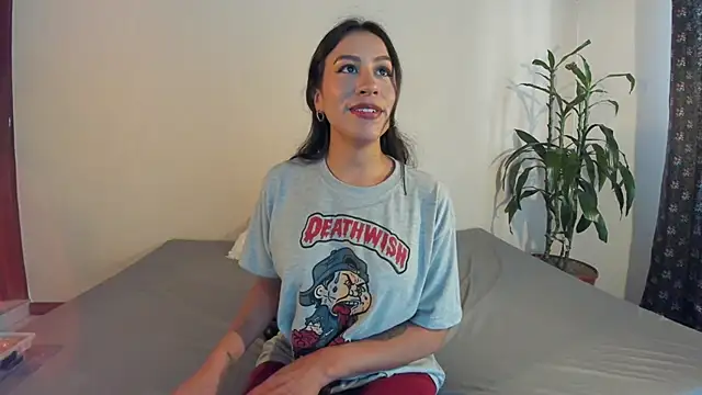 EmiGomez  online show from March 7, 8:00 pm