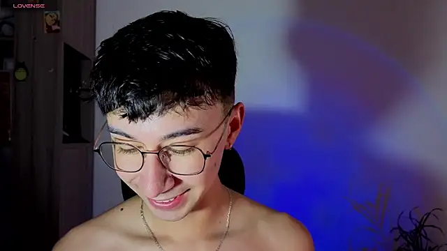 Snapshot of cameron_cum chatting on October 7, 1:41 pm cameron cum online show from October 7, 1:41 pm