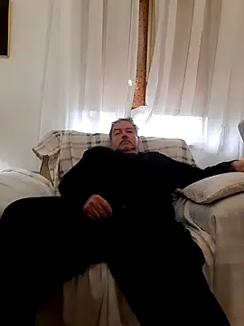 Snapshot of bluangelo chatting on March 7, 10:45 am bluangelo online show from March 7, 10:45 am