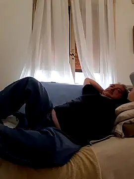 Snapshot of bluangelo chatting on March 12, 12:36 pm bluangelo online show from March 12, 12:36 pm