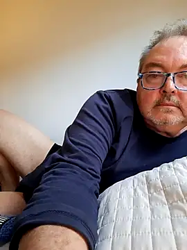 Snapshot of bluangelo chatting on November 28, 1:36 pm bluangelo online show from November 28, 1:36 pm