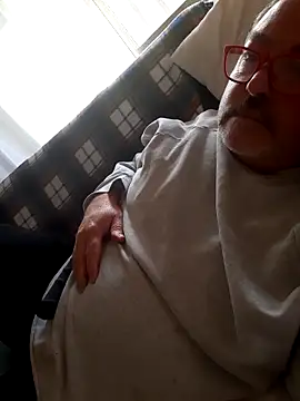 Snapshot of bluangelo chatting on May 2, 10:31 am bluangelo online show from May 2, 10:31 am